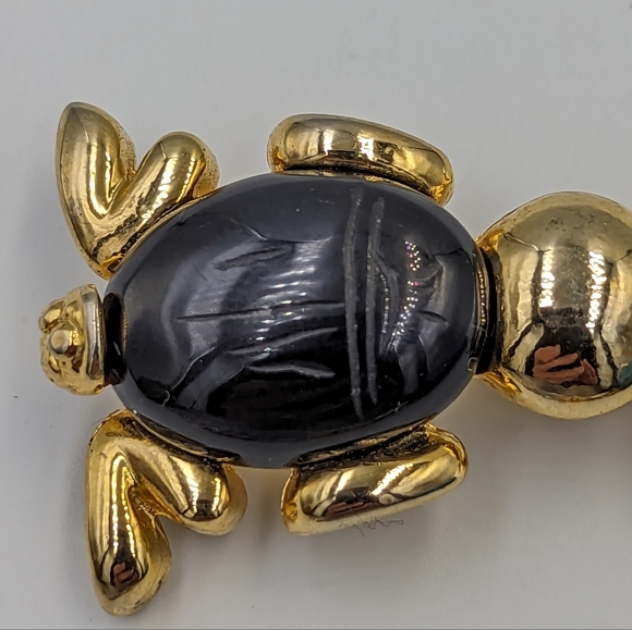 Vintage Gold Plated Egyptian Revival Carved Gemstone/Glass Scarab Rabbit Brooch - Picture 6 of 10